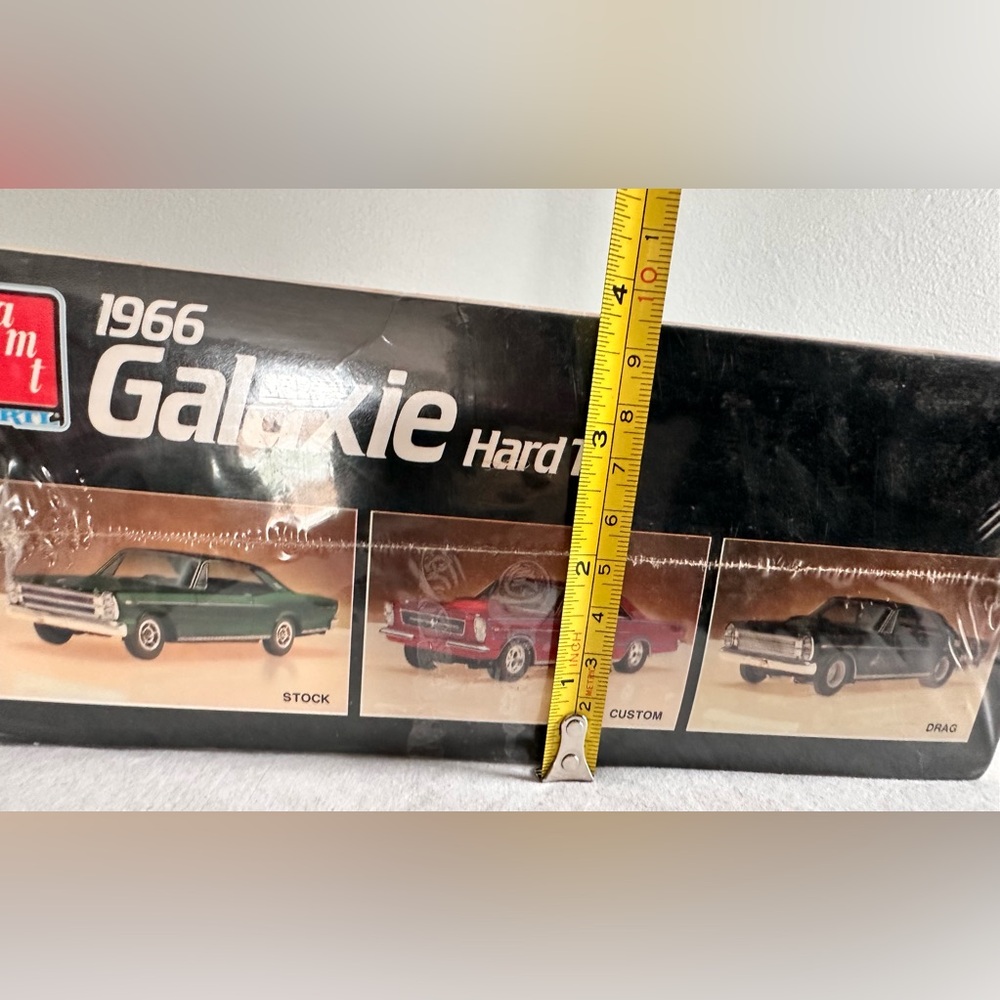 AMT 1966 Ford Galaxie Hardtop 1.25 scale model kit. VINTAGE ITEM!  SEALED BOX! - Picture 5 of 6